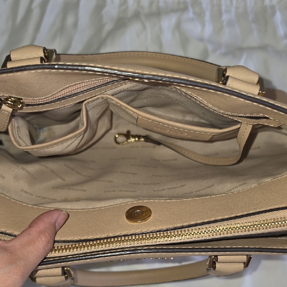 Michael Kors Savannah Large Satchel - Picture 10 of 15